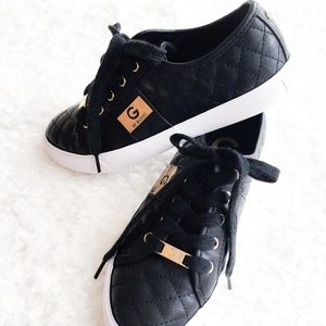 GUESS QUILTED BLACK TENNIS SHOE
